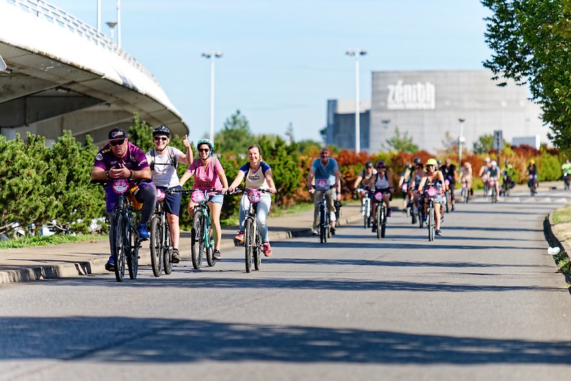 Les cyclistes devant le Zénith