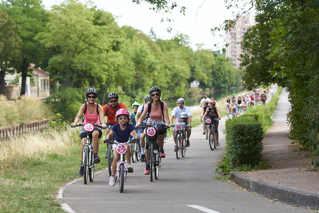 Les cyclistes gourmands en pleine nature