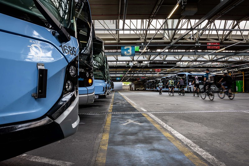 Entre les bus du dépôt RATP