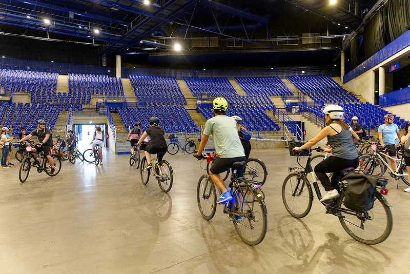À vélo sur le parterre du Zénith