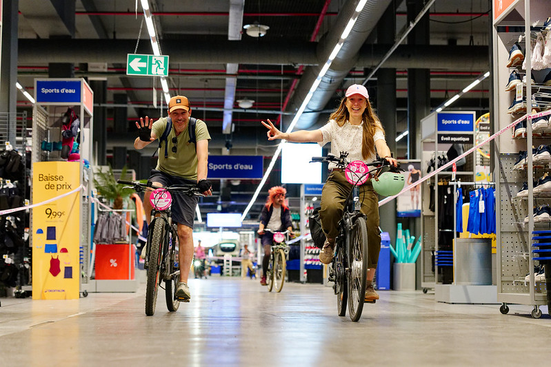Dans les allées du magasin Decathlon