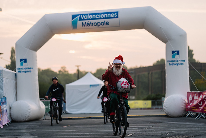 Participant Vélotour déguisé en Père Noël